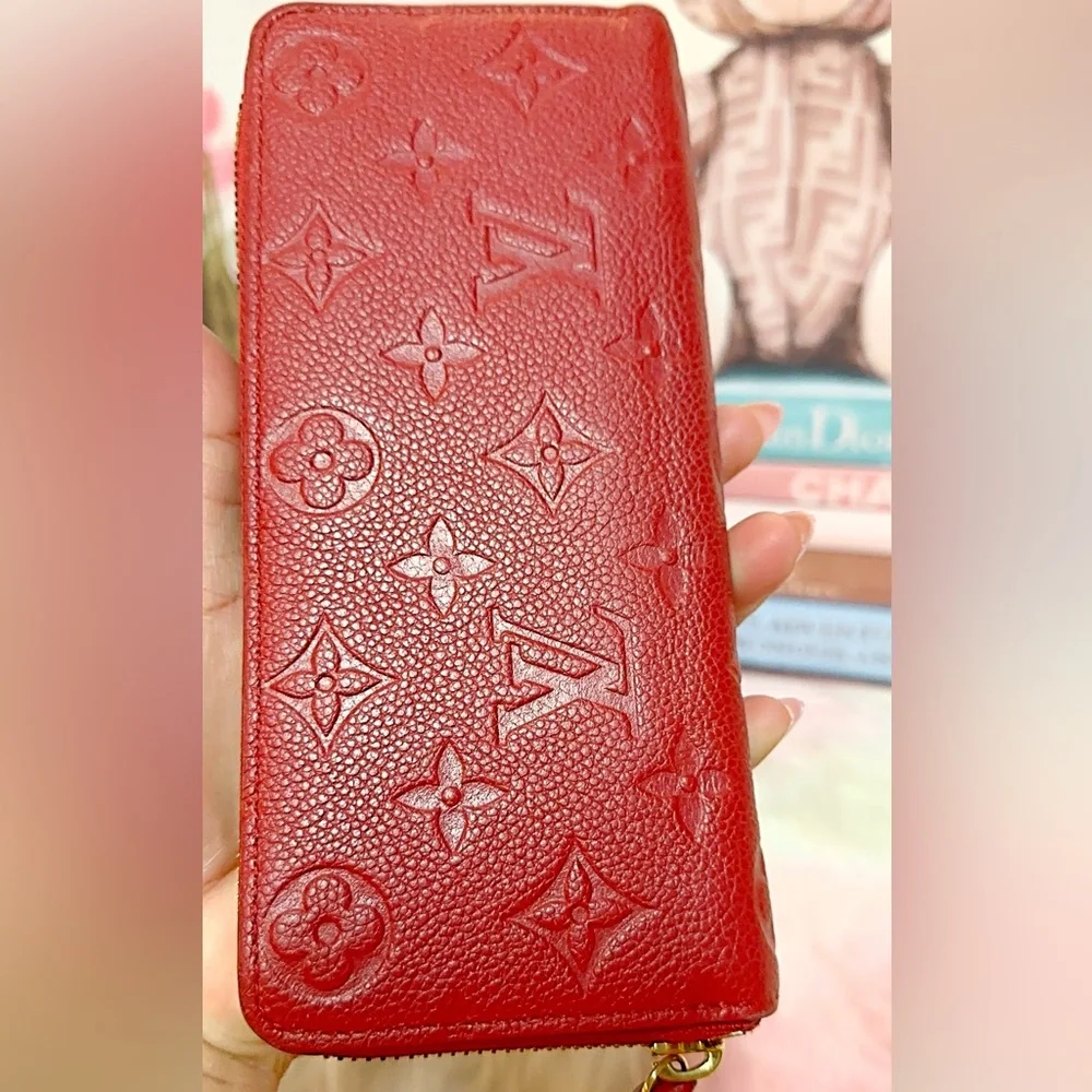 Louis Vuitton Zippy Wallet in Monogram Empreinte Leather - Picture 14 of 15